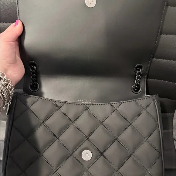 Tory Burch Willa Quilted Shoulder Bag in matte black, silver and black hardware - Picture 6 of 10